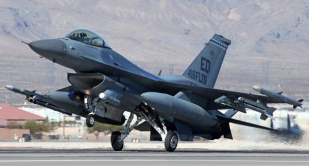 F-16 fighter. Photo: Bob Adams, https://ru.wikipedia.org/wiki/General_Dynamics_F-16_Fighting_Falcon F-16 fighter. Photo: Bob Adams, https://ru.wikipedia.org/wiki/General_Dynamics_F-16_Fighting_Falcon
