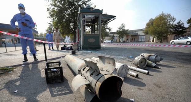 Azerbaijani investigator stands near fragments of weapons at the street in Barda damaged as a result of shelling, October 29, 2020. Photo: REUTERS/Aziz Karimov Azerbaijani investigator stands near fragments of weapons at the street in Barda damaged as a result of shelling, October 29, 2020. Photo: REUTERS/Aziz Karimov
