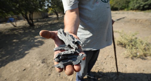 A villager shows shrapnel from the shell. October 19, 2020. Photo by Aziz Karimov for the "Caucasian Knot" A villager shows shrapnel from the shell. October 19, 2020. Photo by Aziz Karimov for the "Caucasian Knot"