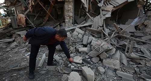 A destroyed house in Terter, October 27, 2020. Photo: REUTERS/Aziz Karimov A destroyed house in Terter, October 27, 2020. Photo: REUTERS/Aziz Karimov