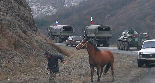 Residents of Lachin on at road in Nagorno-Karabakh, November 13, 2020. Photo: REUTERS/Stringer Residents of Lachin on at road in Nagorno-Karabakh, November 13, 2020. Photo: REUTERS/Stringer