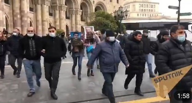 Participants of the rally in Yerevan on November 29, 2020. Screenshot of the video by the Sputnik Армения https://t.me/s/SputnikArmenia/11373 Participants of the rally in Yerevan on November 29, 2020. Screenshot of the video by the Sputnik Армения https://t.me/s/SputnikArmenia/11373