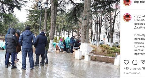 Protest action in Tskhinvali in support of relatives of Inal Djabiev, December 8, 2020. Screenshot: www.instagram.com/p/CIiVNqPrmX0/ Protest action in Tskhinvali in support of relatives of Inal Djabiev, December 8, 2020. Screenshot: www.instagram.com/p/CIiVNqPrmX0/
