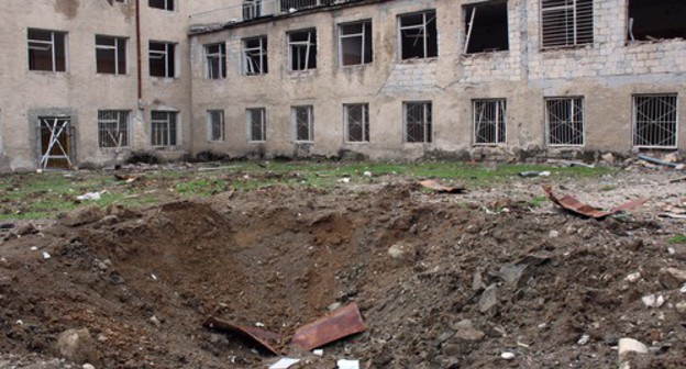 A shell crater. Stepanakert, November 2020. Photo by Armine Martirosyan for the "Caucasian Knot" A shell crater. Stepanakert, November 2020. Photo by Armine Martirosyan for the "Caucasian Knot"