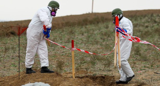 Sappers working on demining operations. Nagorno-Karabakh, November 20, 2020. Photo by Aziz Karimov for the "Caucasian Knot" Sappers working on demining operations. Nagorno-Karabakh, November 20, 2020. Photo by Aziz Karimov for the "Caucasian Knot"