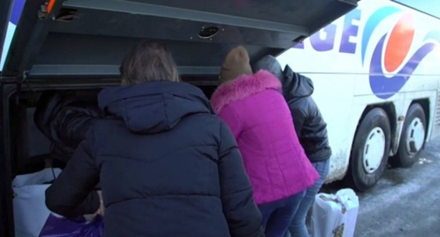 Refugees returning to Stepanakert. Photo: press service of the Ministry of Defence of Russia, http://mil.ru/russian_peacekeeping_forces/news/more.htm?id=12335098@egNews Refugees returning to Stepanakert. Photo: press service of the Ministry of Defence of Russia, http://mil.ru/russian_peacekeeping_forces/news/more.htm?id=12335098@egNews