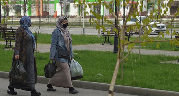Women wearing masks in the streets of Grozny. Photo: REUTERS/Ramzan Musaev Women wearing masks in the streets of Grozny. Photo: REUTERS/Ramzan Musaev