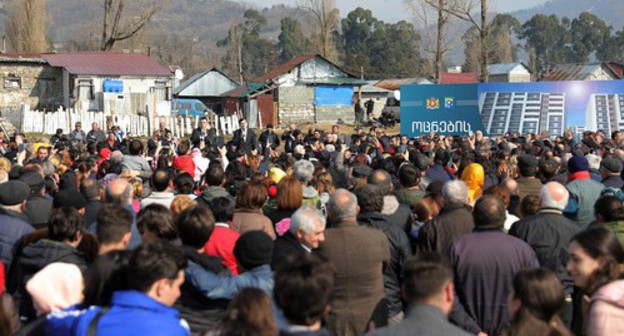 Batumi residents at a rally. Photo courtesy of the press service of the Georgian government: https://www.facebook.com/GeorgianGovernment/photos/pcb.1602184726586092/1602183863252845/?type=3&theater Batumi residents at a rally. Photo courtesy of the press service of the Georgian government: https://www.facebook.com/GeorgianGovernment/photos/pcb.1602184726586092/1602183863252845/?type=3&theater