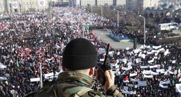 Law enforcer, Grozny. Photo: REUTERS/Eduard Korniyenko Law enforcer, Grozny. Photo: REUTERS/Eduard Korniyenko