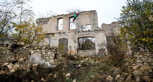 The Azerbaijani flag at the destroyed building in Fizuli after Azerbaijan took control over the territory. Photo by Aziz Karimov for the "Caucasian Knot" The Azerbaijani flag at the destroyed building in Fizuli after Azerbaijan took control over the territory. Photo by Aziz Karimov for the "Caucasian Knot"