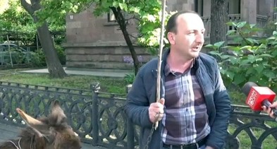 Pashinyan's opponent at the Armenian parliament in Yerevan. Screenshot of the video by YerevanToday Pashinyan's opponent at the Armenian parliament in Yerevan. Screenshot of the video by YerevanToday