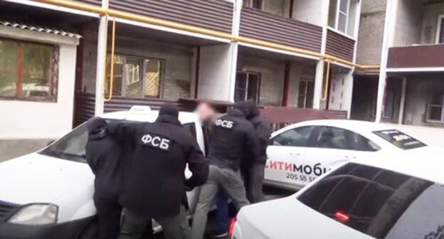 The detention of a man suspected of plotting terror acts. Screenshot of the video https://youtu.be/-_LDs5-jIlQ The detention of a man suspected of plotting terror acts. Screenshot of the video https://youtu.be/-_LDs5-jIlQ