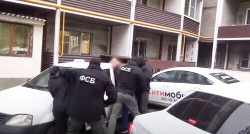 The detention of a man suspected of plotting terror acts. Screenshot of the video https://youtu.be/-_LDs5-jIlQ The detention of a man suspected of plotting terror acts. Screenshot of the video https://youtu.be/-_LDs5-jIlQ