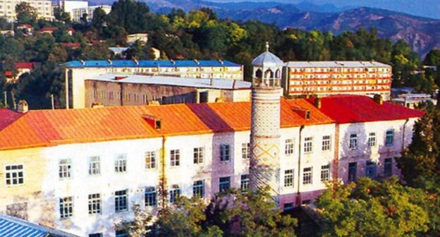 A secondary school No. 2 named after Najaf bey Vazirov, and a minaret of the Saatli Mosque. Photo: Karabakhblog https://www.flickr.com/ A secondary school No. 2 named after Najaf bey Vazirov, and a minaret of the Saatli Mosque. Photo: Karabakhblog https://www.flickr.com/