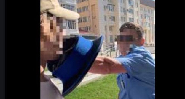 Cossacks attack cyclists in centre of Stavropol. Screenshot: http://vk.com/chp_26?z=video-1245153_456240260%2Fvideos-12451953%2Fpl_-124519539_-2 Cossacks attack cyclists in centre of Stavropol. Screenshot: http://vk.com/chp_26?z=video-1245153_456240260%2Fvideos-12451953%2Fpl_-124519539_-2