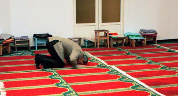 A man praying in a mosque. Photo: REUTERS/Viktor Korotayev A man praying in a mosque. Photo: REUTERS/Viktor Korotayev