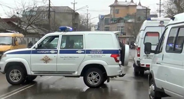 Law enforcers block a street. Photo: press service of the National Antiterrorism Committee of the Russian Federation Law enforcers block a street. Photo: press service of the National Antiterrorism Committee of the Russian Federation