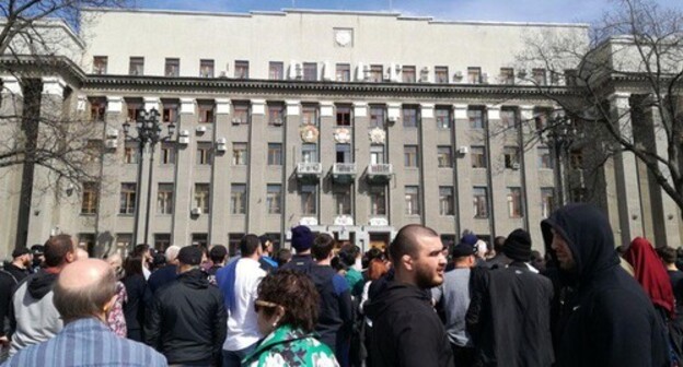 Participants of a protest action. Vladikavkaz, April 20, 2020. Photo by Emma Marzoeva for the "Caucasian Knot" Participants of a protest action. Vladikavkaz, April 20, 2020. Photo by Emma Marzoeva for the "Caucasian Knot"