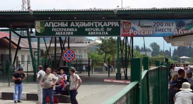 Checking point at Abkhazia-Russia border. Photo: user DILIN, http://ru.wikipedia.org/wiki/Государственная_граница_Республики_Абхазия Checking point at Abkhazia-Russia border. Photo: user DILIN, http://ru.wikipedia.org/wiki/Государственная_граница_Республики_Абхазия
