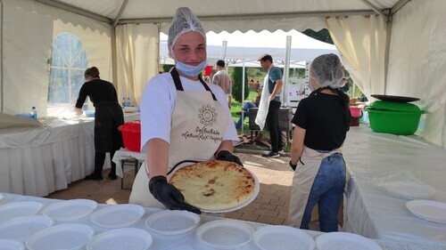 The festival of Ossetian pies. September 25, 2021, Vladikavkaz. Photo by Emma Marzoeva for the "Caucasian Knot" The festival of Ossetian pies. September 25, 2021, Vladikavkaz. Photo by Emma Marzoeva for the "Caucasian Knot"