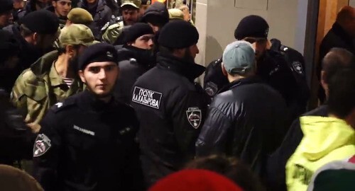 Incident with the fans of the “Akhmat” FC (football club) in Grozny. Screenshot: optaluna/Twitter Incident with the fans of the “Akhmat” FC (football club) in Grozny. Screenshot: optaluna/Twitter