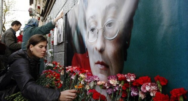 Flowers near the portrait of Anna Politkovskaya. Photo: REUTERS/Denis Sinyakov Flowers near the portrait of Anna Politkovskaya. Photo: REUTERS/Denis Sinyakov