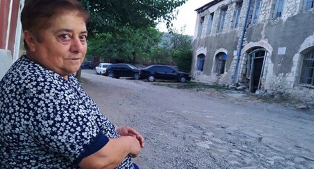 A refugee woman from Gadrut in the streets of Stepanakert. Photo by Alvard Grigoryan for the "Caucasian Knot" A refugee woman from Gadrut in the streets of Stepanakert. Photo by Alvard Grigoryan for the "Caucasian Knot"