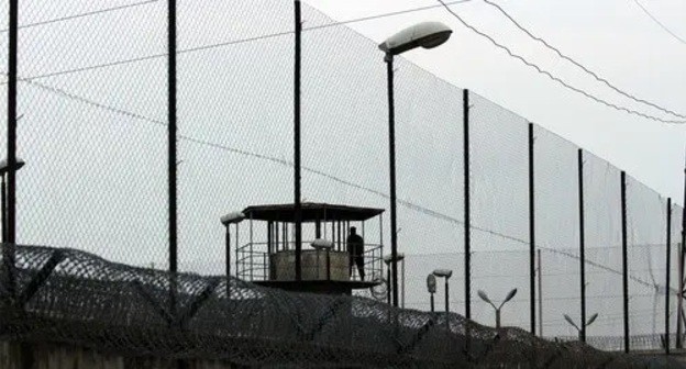 Barbed wire and metal mesh on the walls of a prison. Photo by Inna Kukudzhanova for the Caucasian Knot Barbed wire and metal mesh on the walls of a prison. Photo by Inna Kukudzhanova for the Caucasian Knot