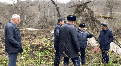 Inspection of the bank of the Fortanga River. Screenshot of the video by the Ingushetia TV channel youtu.be/ozsPaw035MM Inspection of the bank of the Fortanga River. Screenshot of the video by the Ingushetia TV channel youtu.be/ozsPaw035MM