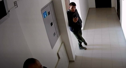 Participant in the attack on Sarazhdin Sultygov. Screenshot of video posted by FORTANGA Channel at: https://www.youtube.com/watch?v=d-RDaG3LrSM Participant in the attack on Sarazhdin Sultygov. Screenshot of video posted by FORTANGA Channel at: https://www.youtube.com/watch?v=d-RDaG3LrSM