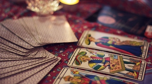 Card-reading. Photo: pixabay.com Card-reading. Photo: pixabay.com