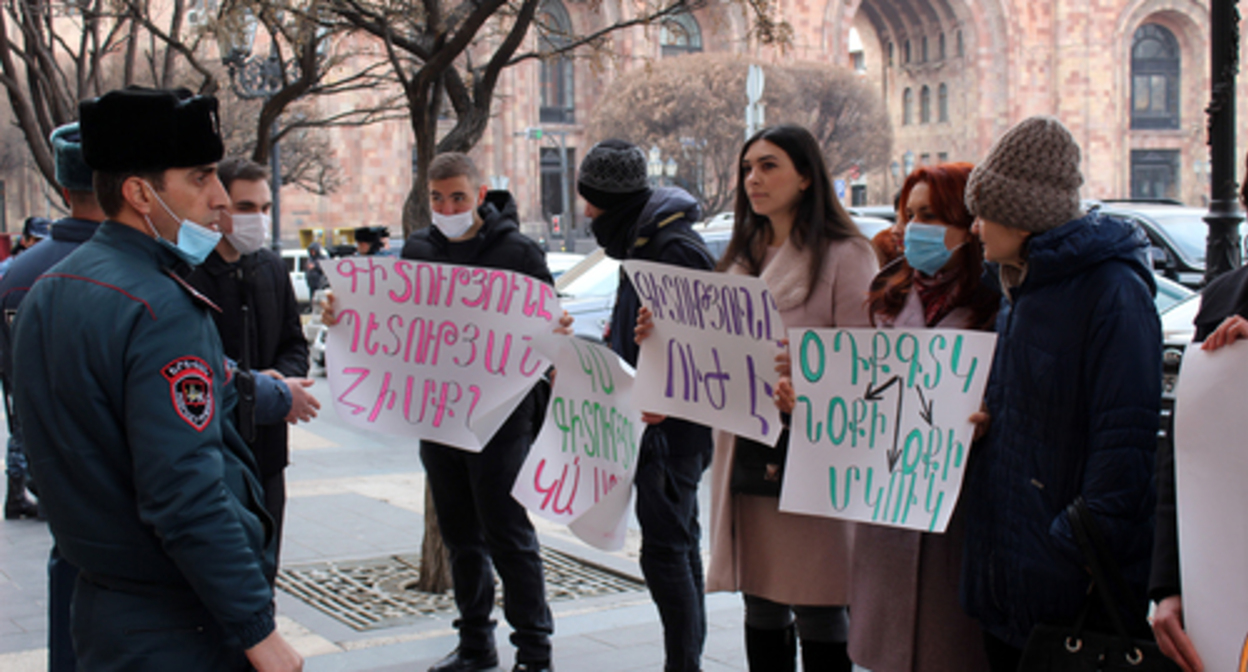 Participants in a protest action demanding to ban construction on the territory of the chemical center. Photo by Tigran Petrosyan for the Caucasian Knot Participants in a protest action demanding to ban construction on the territory of the chemical center. Photo by Tigran Petrosyan for the Caucasian Knot