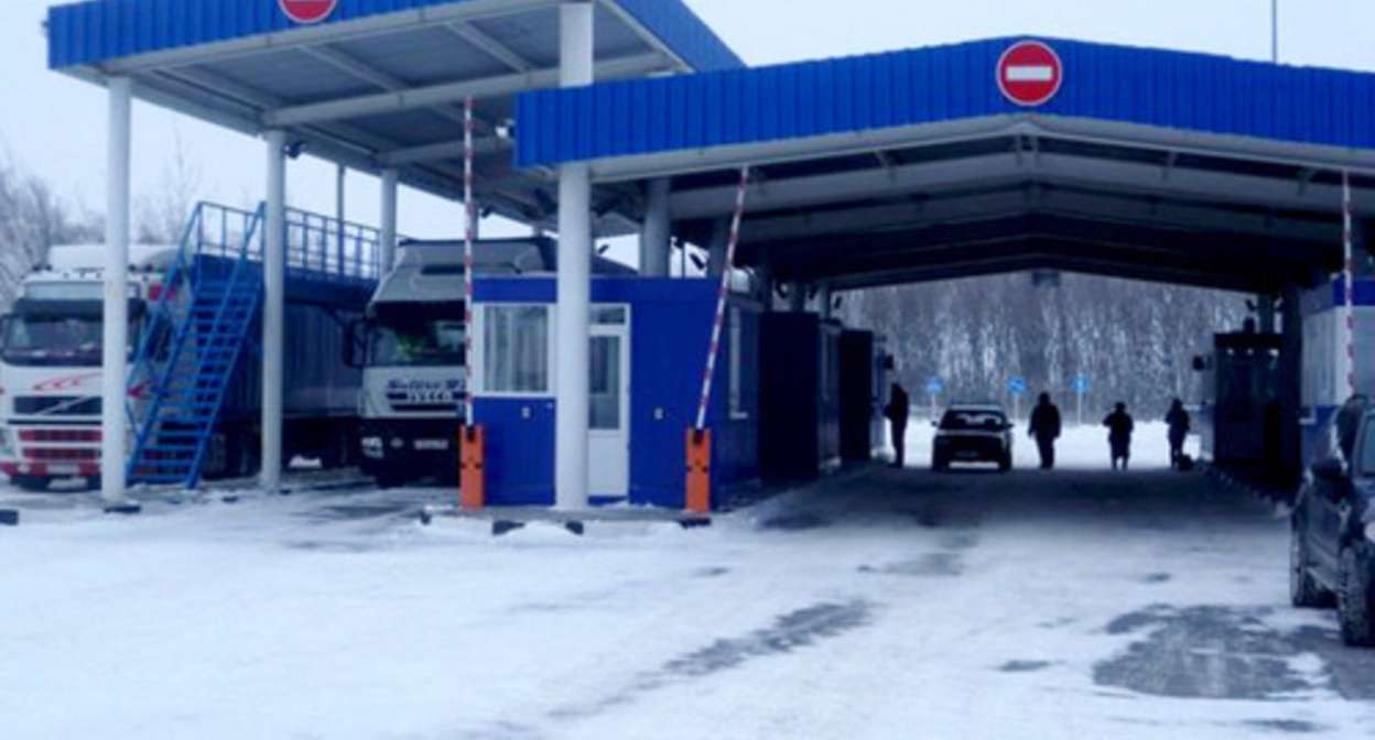 Automobile checkpoint ‘Matveev-Kurgan’ on the border of the Rostov region with Ukraine. Photo: http://customsonline.ru Automobile checkpoint ‘Matveev-Kurgan’ on the border of the Rostov region with Ukraine. Photo: http://customsonline.ru