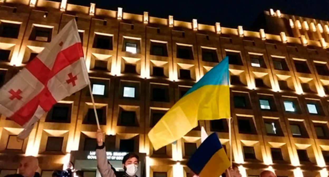 The flags of Georgia and Ukraine at a rally in Tbilisi. Photo by Inna Kukudzhanova for the "Caucasian Knot" The flags of Georgia and Ukraine at a rally in Tbilisi. Photo by Inna Kukudzhanova for the "Caucasian Knot"
