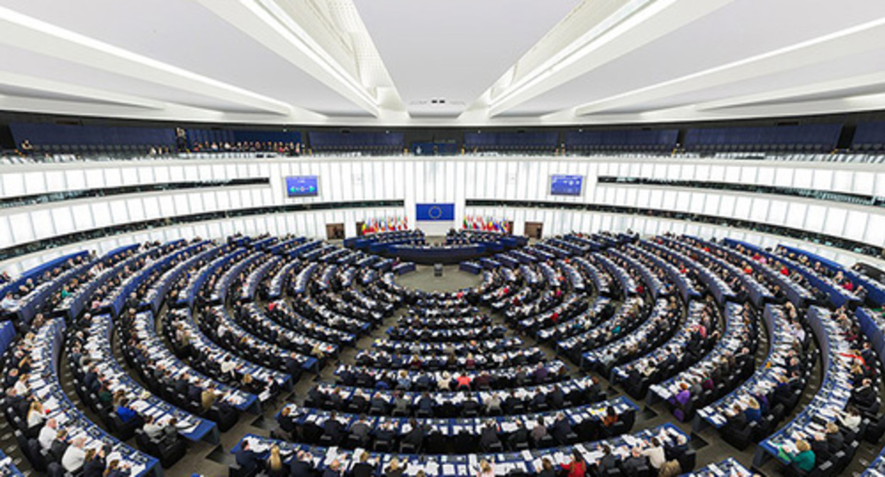 Meeting of the European Parliament. Photo: Diliff https://ru.wikipedia.org/ Meeting of the European Parliament. Photo: Diliff https://ru.wikipedia.org/