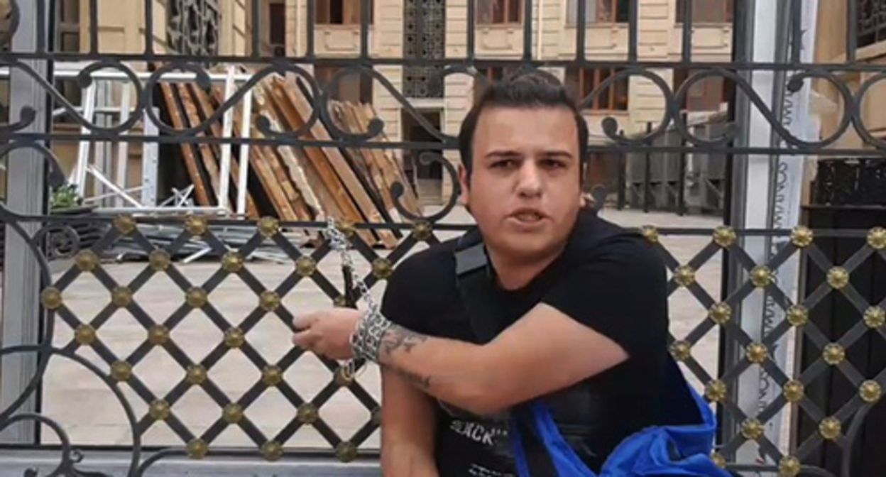 Avaz Khafizli. Screenshot: https://www.youtube.com/watch?v=yjg2XeG60Ng Avaz Khafizli. Screenshot: https://www.youtube.com/watch?v=yjg2XeG60Ng