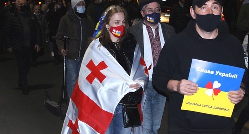 Participants of the march in support of Ukraine held in Tbilisi. February 24, 2022. Photo by Inna Kukudzhanova for the "Caucasian Knot" Participants of the march in support of Ukraine held in Tbilisi. February 24, 2022. Photo by Inna Kukudzhanova for the "Caucasian Knot"