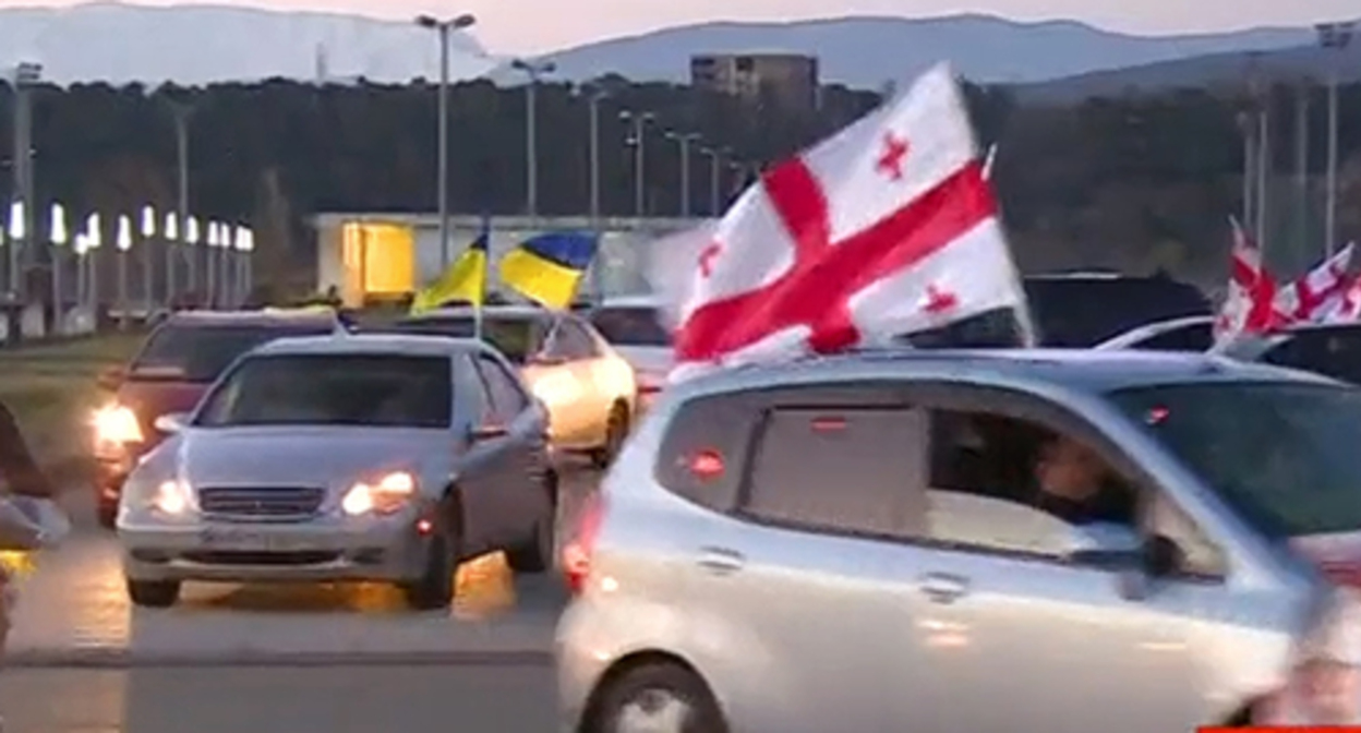 A motor rally along city streets in Kutaisi against the military operation in Ukraine. Screenshot of the video https://rustavi2.ge/ka/news/223965 A motor rally along city streets in Kutaisi against the military operation in Ukraine. Screenshot of the video https://rustavi2.ge/ka/news/223965