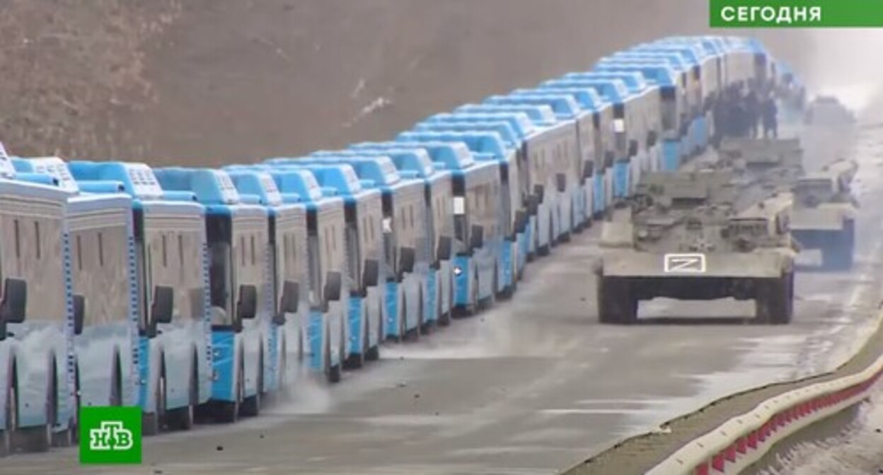 Evacuation buses prepared by Russia for the residents of Ukraine. Screenshot of the video https://www.youtube.com/watch?v=KKxgTNa7XE4 Evacuation buses prepared by Russia for the residents of Ukraine. Screenshot of the video https://www.youtube.com/watch?v=KKxgTNa7XE4
