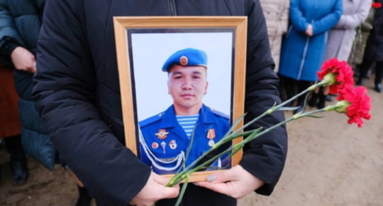 Temirlan Djasagulov's portrait. Photo by the "Lotos" State Television and Radio Company https://lotosgtrk.ru/news/pod-astrakhanyu-prostilis-s-voennym-pogibshim-v-khode-spetsoperatsii-na-ukraine-/?sphrase_id=142513 Temirlan Djasagulov's portrait. Photo by the "Lotos" State Television and Radio Company https://lotosgtrk.ru/news/pod-astrakhanyu-prostilis-s-voennym-pogibshim-v-khode-spetsoperatsii-na-ukraine-/?sphrase_id=142513