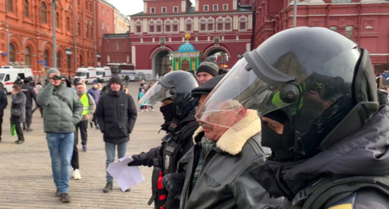 The detention of Oleg Orlov in Moscow on March 6, 2022. Screenshot of the video on the Telegram channel of the Human Rights Centre “Memorial” https://t.me/polniypc/1992 The detention of Oleg Orlov in Moscow on March 6, 2022. Screenshot of the video on the Telegram channel of the Human Rights Centre “Memorial” https://t.me/polniypc/1992