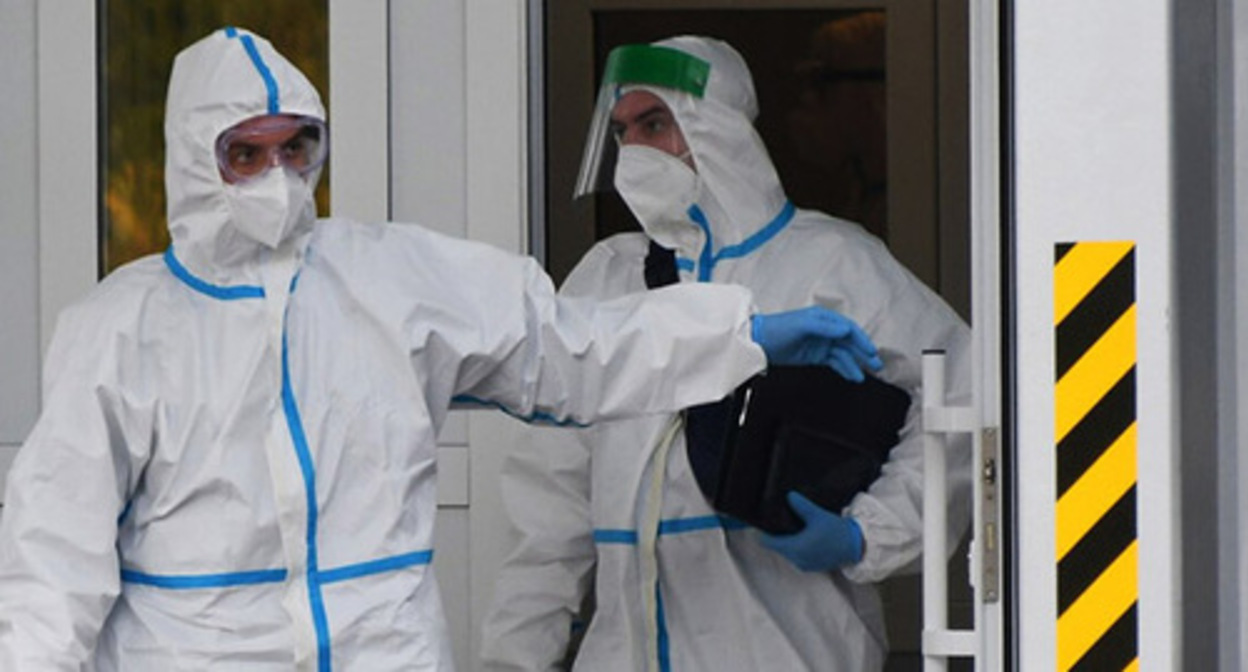 Health workers in protective suits. Photo by the “Grozny” ChGTRK (Chechen State TV and Radio Broadcasting Company) https://grozny.tv/news/coronavirus/44387 Health workers in protective suits. Photo by the “Grozny” ChGTRK (Chechen State TV and Radio Broadcasting Company) https://grozny.tv/news/coronavirus/44387