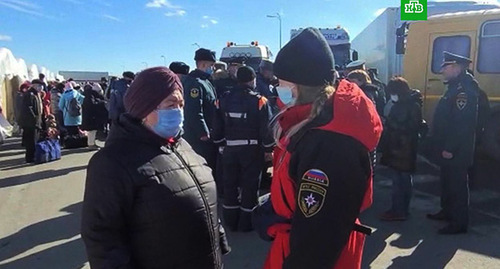 Refugees from Donbass. Photo courtesy of the Ministry for Emergencies of Russia Refugees from Donbass. Photo courtesy of the Ministry for Emergencies of Russia