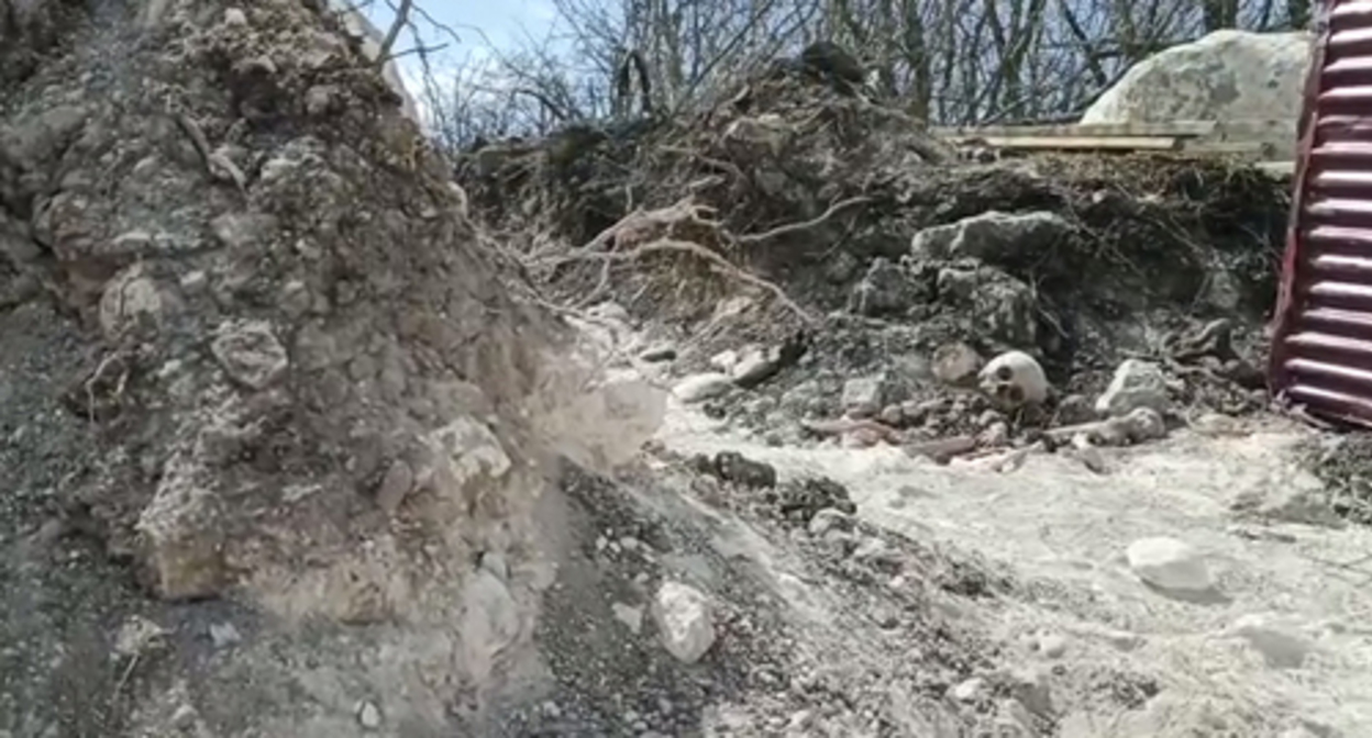 Remains, presumably, of the Azerbaijani military who died in the first Karabakh war, were found at the height of Farrukh near the Karabakh village of the same name. Photo: https://t.me/flash1news/22543 Remains, presumably, of the Azerbaijani military who died in the first Karabakh war, were found at the height of Farrukh near the Karabakh village of the same name. Photo: https://t.me/flash1news/22543