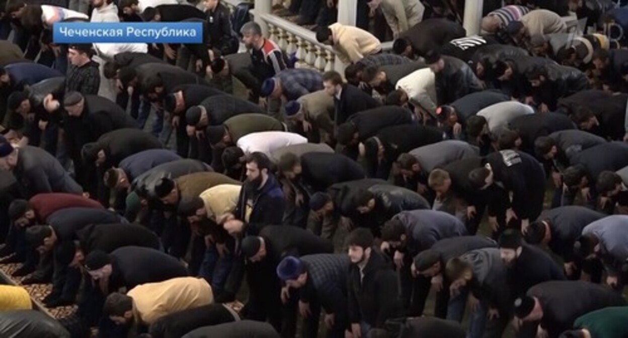 Collective prayer at a mosque in Grozny. Image mage from video posted at: https://www.1tv.ru/news/2022-04-02/425406-u_musulman_vsego_mira_nachinaetsya_svyaschennyy_mesyats_ramadan Collective prayer at a mosque in Grozny. Image mage from video posted at: https://www.1tv.ru/news/2022-04-02/425406-u_musulman_vsego_mira_nachinaetsya_svyaschennyy_mesyats_ramadan