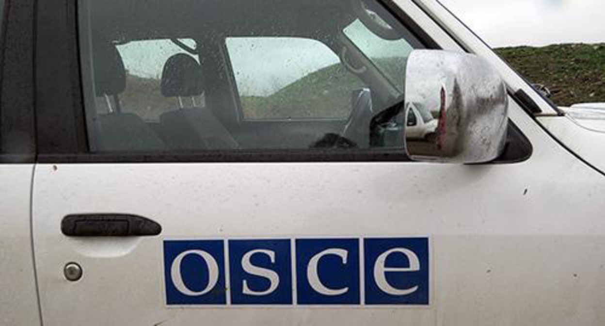 The OSCE's car in Nagorno-Karabakh. Photo by Alvard Grigoryan for the "Caucasian Knot" The OSCE's car in Nagorno-Karabakh. Photo by Alvard Grigoryan for the "Caucasian Knot"