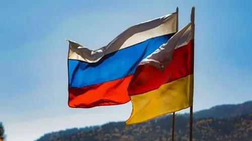 The flags of South Ossetia and Russia. Photo: cominf.org https://www.grozny-inform.ru/news/politic/131615/ The flags of South Ossetia and Russia. Photo: cominf.org https://www.grozny-inform.ru/news/politic/131615/