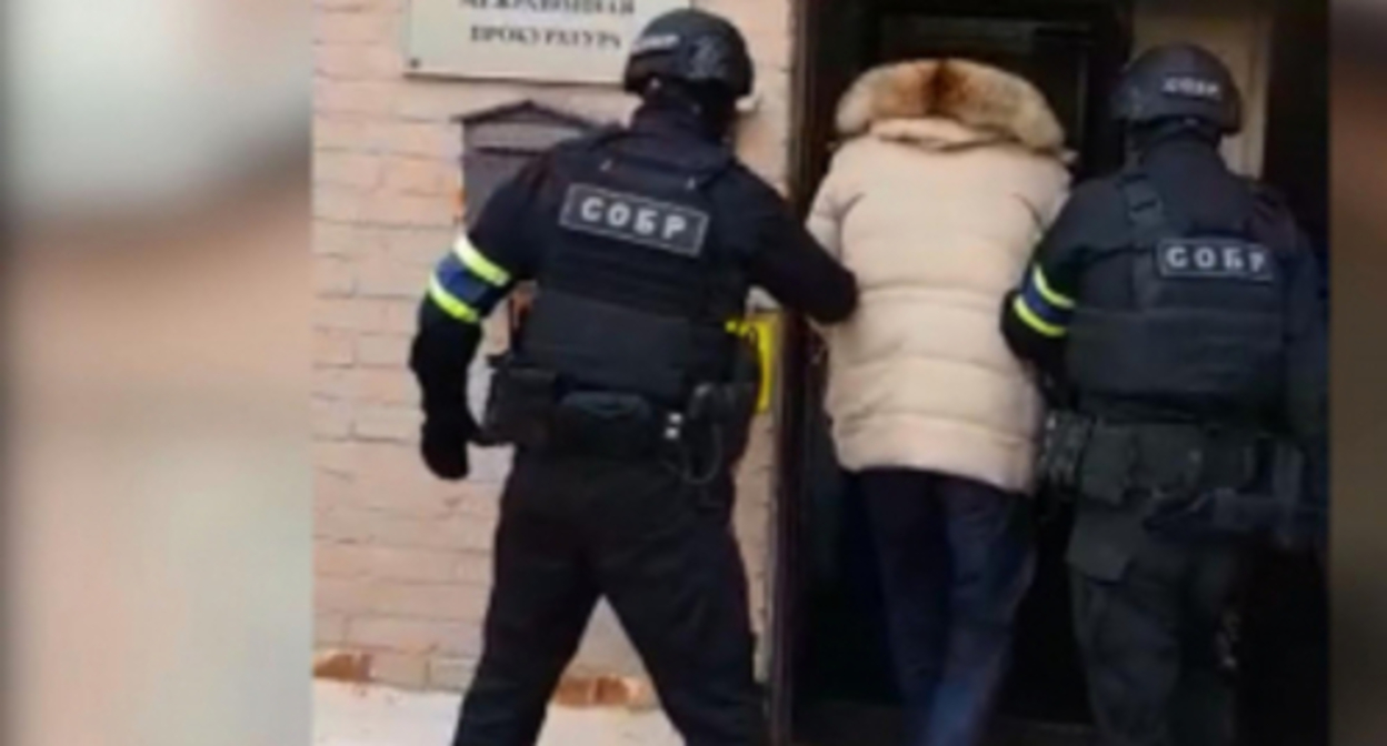 Detention of a suspect. Photo: press service of Russia’s Antiterrorism Committee, http://nac.gov.ru/sites/default/files/styles/universal_view/public/1_1397.jpg Detention of a suspect. Photo: press service of Russia’s Antiterrorism Committee, http://nac.gov.ru/sites/default/files/styles/universal_view/public/1_1397.jpg
