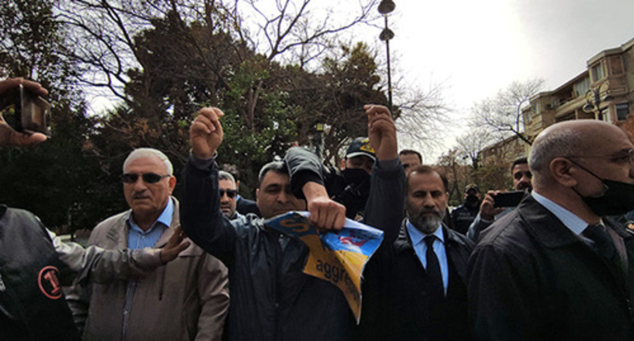 Protest rally in front of the Russian Embassy in Baku. Photo by Faik Medjid for the Caucasian Knot Protest rally in front of the Russian Embassy in Baku. Photo by Faik Medjid for the Caucasian Knot