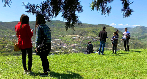 Residents of the vilalge of Berdashen after the Easter services. Photo by Alvard Grigoryan for the "Caucasian Knot" Residents of the vilalge of Berdashen after the Easter services. Photo by Alvard Grigoryan for the "Caucasian Knot"